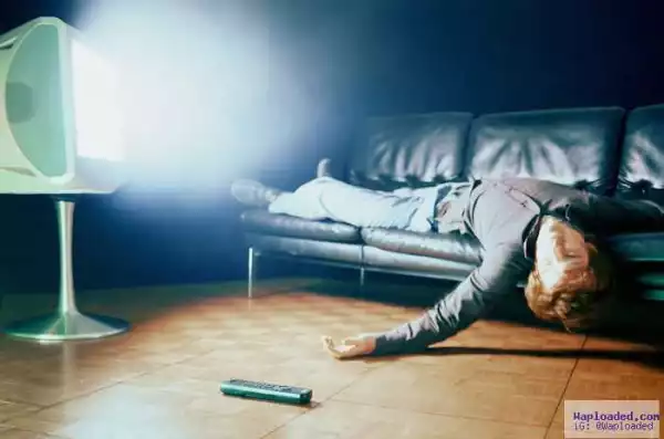 See Why You Should Never Sleep With TV or Dim Lights On